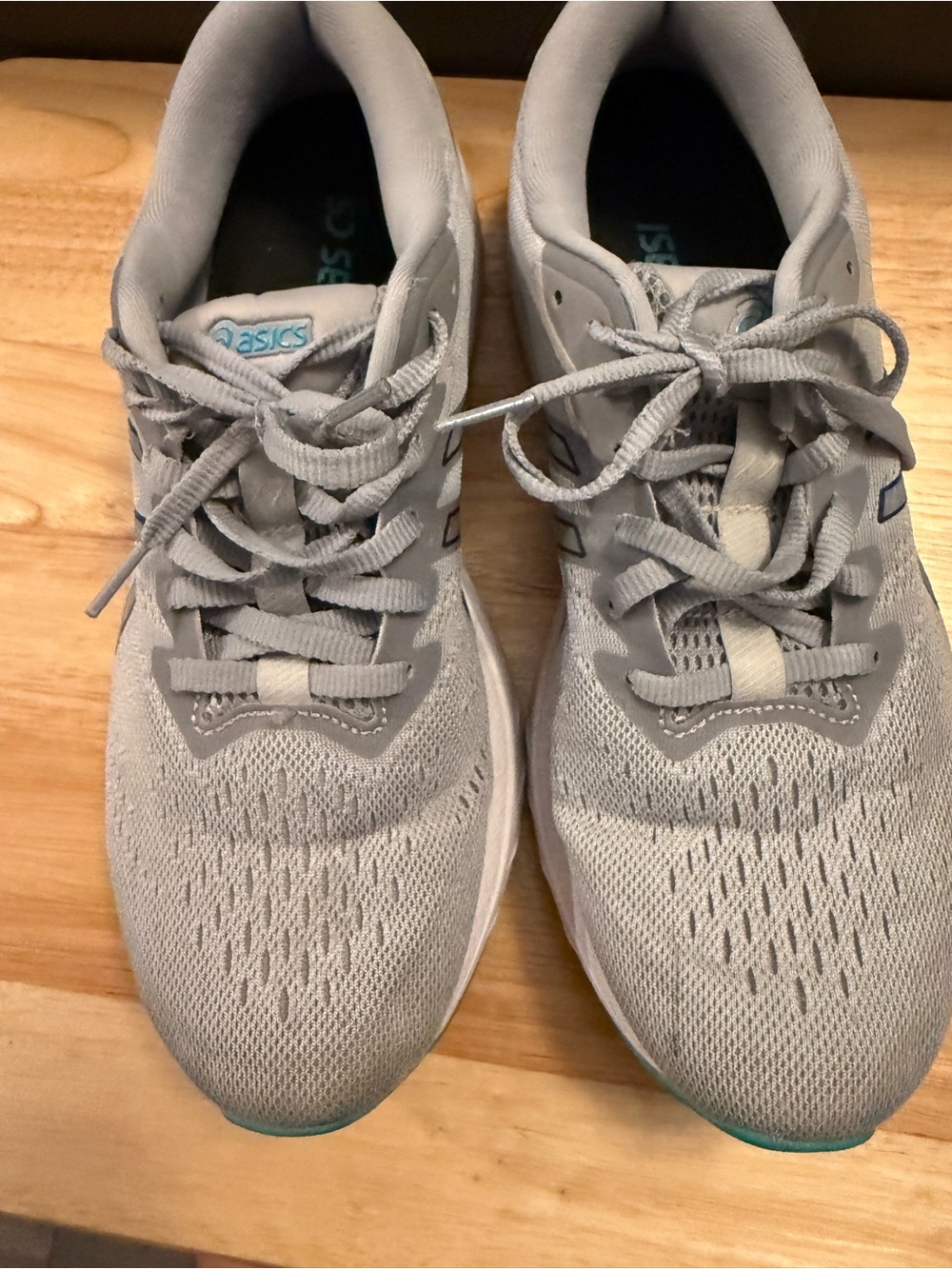 ASICS Women's Light Gray Mesh Running Sneakers